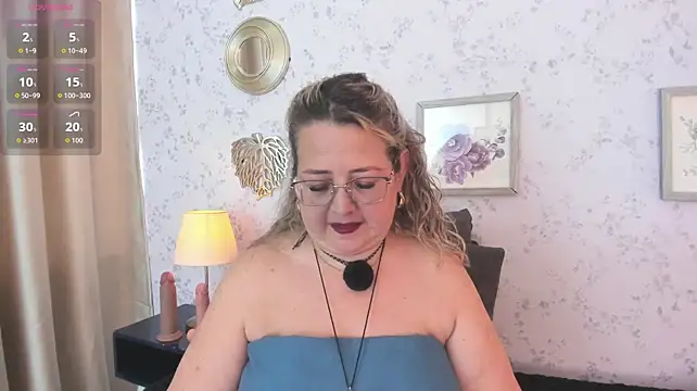 Martinacurvy_'s Live XXX Chat