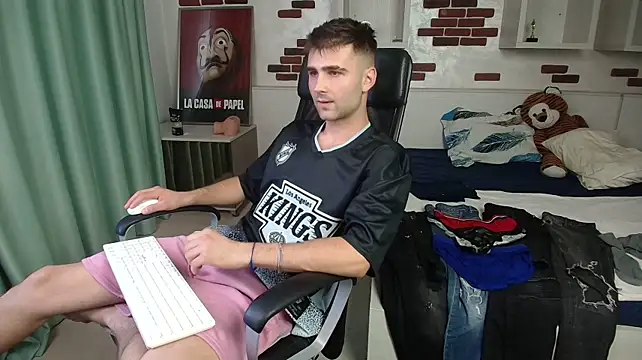 KyloEast Webcam Show