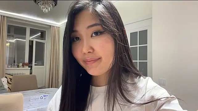 EffieCupples - Lift up my top and show my bra