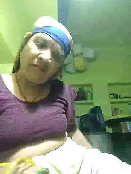 HotLoomaraj29's Live XXX Chat