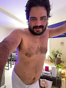 צ'אט XXX בשידור חי של MichaelBear_21