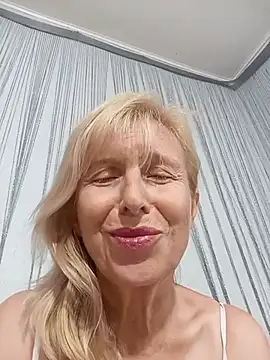 TrinaAdair Chat XXX in diretta