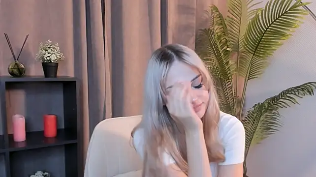StaciaArb élő XXX-chatje
