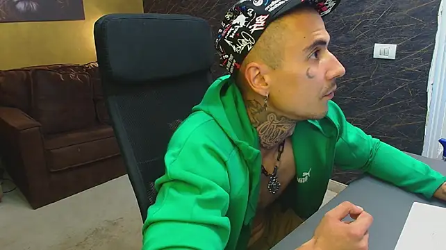 RomeoBodhi Chat XXX live