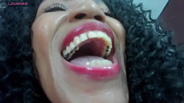 צ'אט XXX בשידור חי של LUISSA_