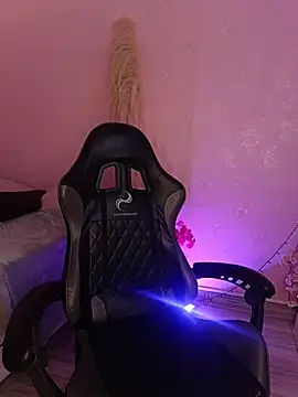 Emily_Roussee Adlı Modelin Canlı XXX Sohbeti