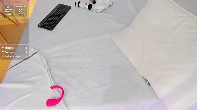 Andrea-Oss' Live XXX Chat