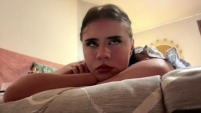 دردشة AnnieQute الجنسية المباشرة