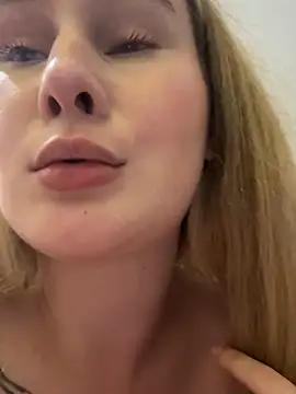 SiaLater - Take of Sabr top+bite her sensitv niples