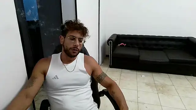 ItalianShadow Chat XXX live