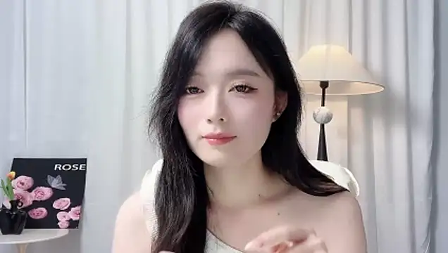 LiLy0608 Adlı Modelin Canlı XXX Sohbeti