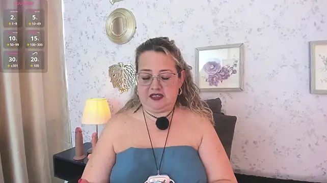 Martinacurvy_ - Doggy style + spanks+ domi control 2min