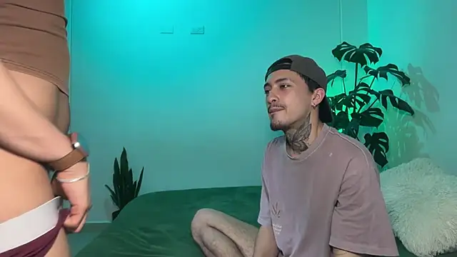 دردشة Noah_and_Steven الجنسية المباشرة