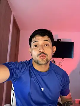 TroyeKnight élő XXX-chatje