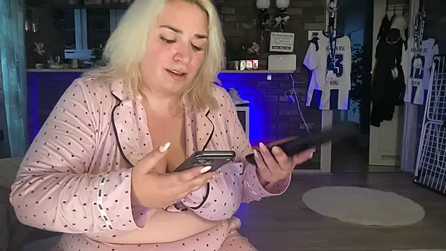 Monageil's Live XXX Chat