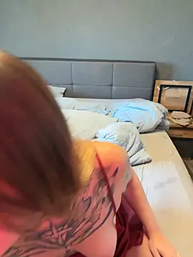 Nora-love - auf Titten spucken und kneten😏