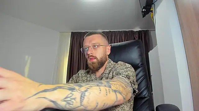 Findom_guy 现场XXX聊天