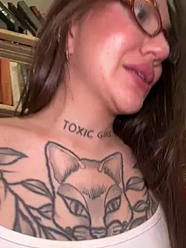 Chat +18 de SaintSquirt ao vivo