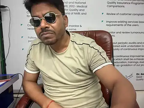 Raaz_5690 লাইভ XXX চ্যাট