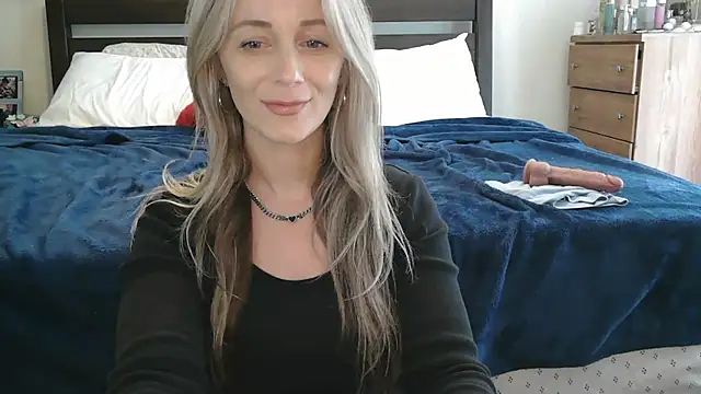 Heyitsmee33's Webcam Show
