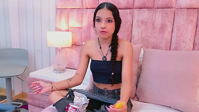 MiaLaure - Suck dildo x3 min