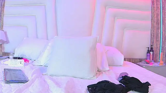 AmeliaRose - Ride Dildo On Pillow and Show Boobs