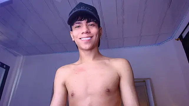 Jacob__10 Adlı Modelin Canlı XXX Sohbeti