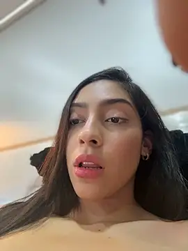 Chat +18 de Ema_azel ao vivo
