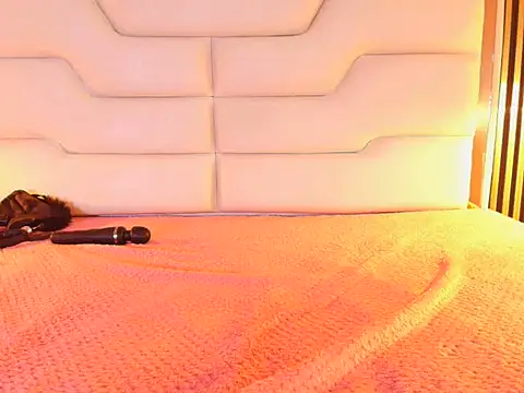 HollyJonesVS - play with my pussy