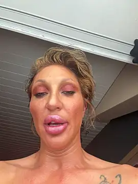 NINACOXXX: απευθείας συνομιλία ΧΧΧ