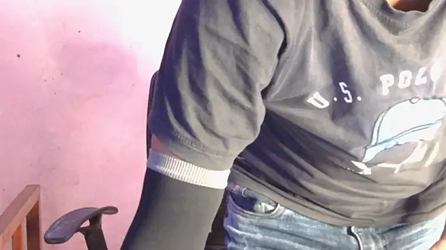Yuvi_hotのライブXXXチャット