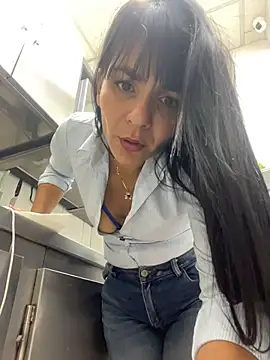 LuxeBrunetteXXX's Live XXX Chat