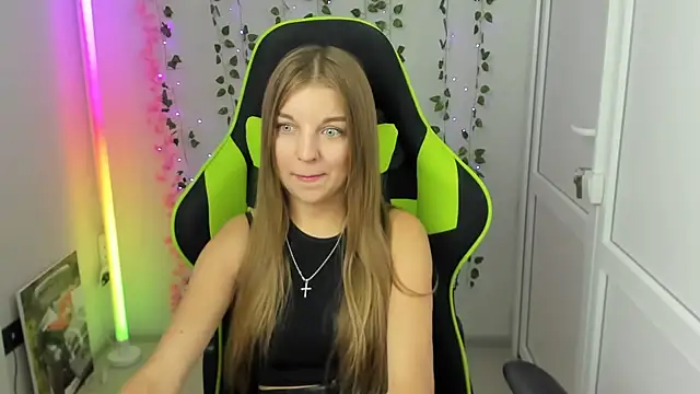 LuckyKinsley Live XXX-Chat