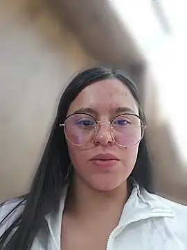 Luna_Rose1 Adlı Modelin Canlı XXX Sohbeti