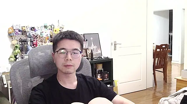 Adzard65のライブXXXチャット
