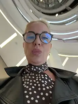 LisaMurr - Masturbating with a dildo 💦