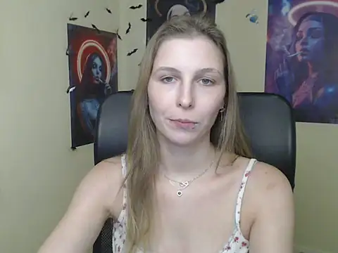 StrangerGi – Live XXX-chat