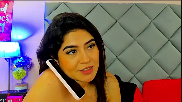 NahomyAdams – Naživo XXX chat