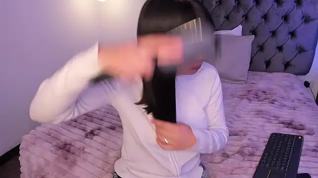 צ'אט XXX בשידור חי של IniridaCollins_