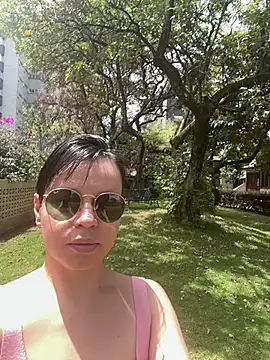 Alessia_Saintclair Adlı Modelin Canlı XXX Sohbeti
