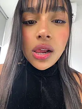 Mariangel_11 - sexy uspkirt and feel me 😈