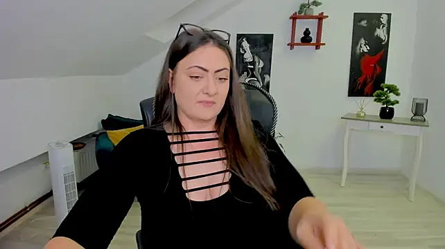 MistressDarrah's Live XXX Chat