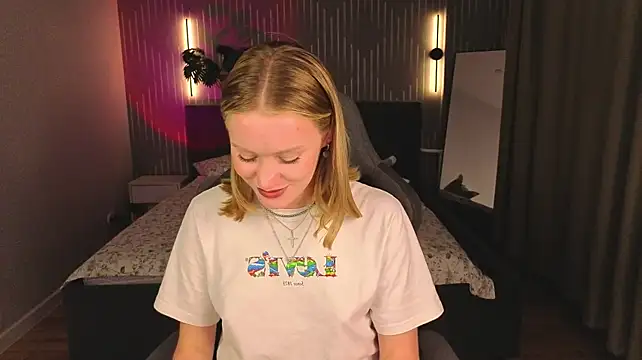 EvaHamilton   – Naživo XXX chat