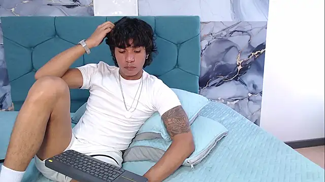 Chat XXX en directo de MaximilianRoth