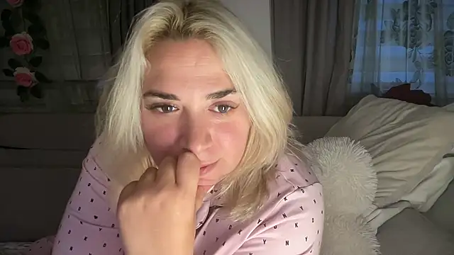 Monageil Adlı Modelin Canlı XXX Sohbeti