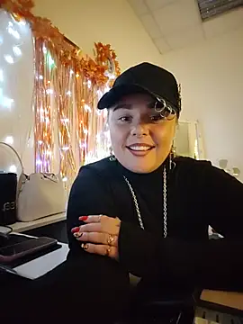 Juicy_PeachLux's Live XXX Chat
