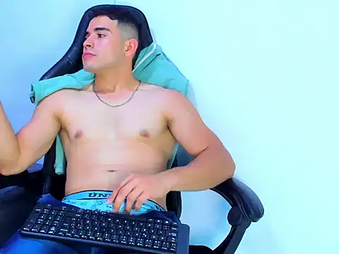 DarellTheseo Live XXX-Chat