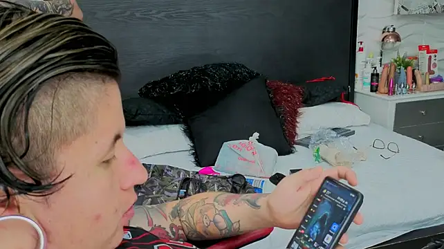 Pertunjukan Kamera Web inkedsinners_