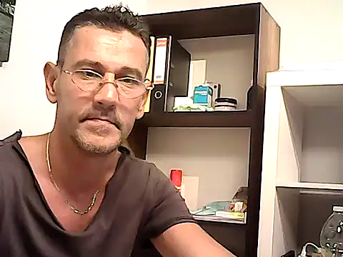 mastercharisma35 Adlı Modelin Canlı XXX Sohbeti