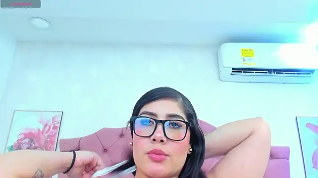 ThyaraJhons - fuck in missionary with dildo 😈 🍆🤭